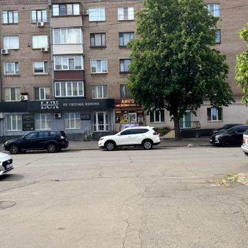Продається 1 кімнатна квартира на площаді Визволення .