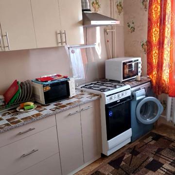 Небесної Сотні просп. (Маршала Жукова), 6