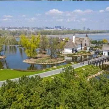 Набережна Перемоги вул., 130