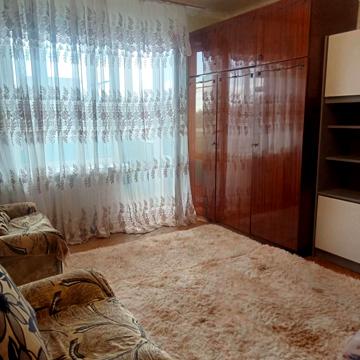 Дніпроводська вул., 1