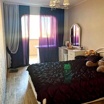 Академіка Сахарова вул., 42