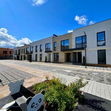 Продам з наповненням 4х к. таунхаус 104 кв.м. з власним підвалом.