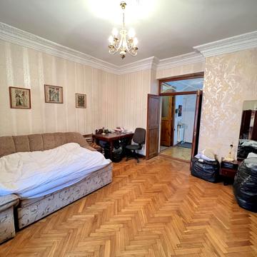 Єврейська вул., 13