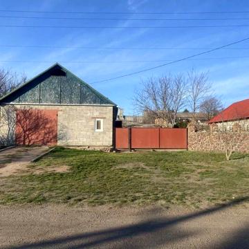 Продам Будинок-дачу з гаражем під одним дахом