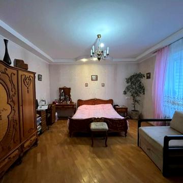 Братства Тарасівців вул. (Декабристів), 12/37