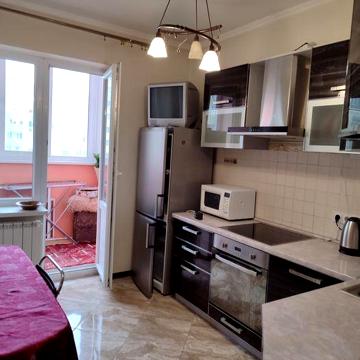 Без%. с.Чайки. 7 хв до м.ЖИТОМИРСЬКА. ОРЕНДА Гарної 2-і кв.Печерська 6