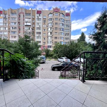 Євгена Чикаленка вул., 59/8