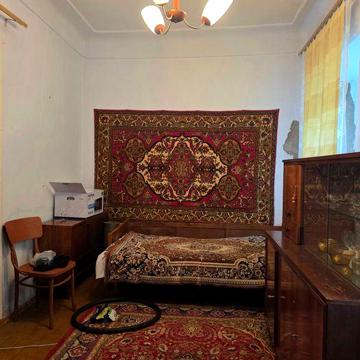 Продаю двокімнатну квартиру двір на три господаря вул. Богородична