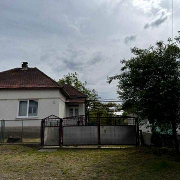 Будинок в центрі села Білки