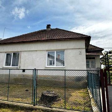 Будинок в центрі села Білки