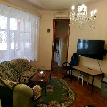 1-к. кв. по вул. Дмитрівська Царський будинок Центр