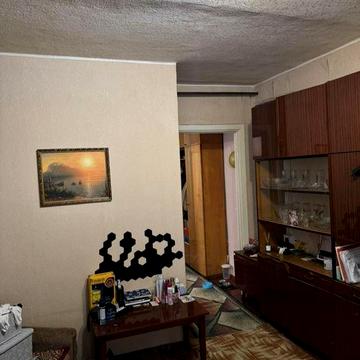 Продається трикімнатна квартира