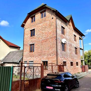 Будинок дім хата квартира подвірʼя гараж особняк