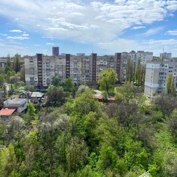 Саперно-Слобідська вул., 22
