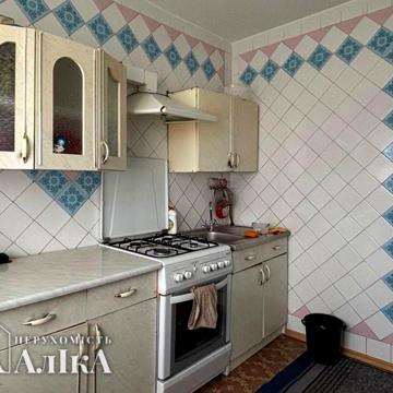 Продам простору 4-кімнатну квартиру