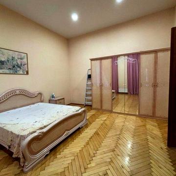 Продам 2 комнатную квартиру, на Екатерининской 69 м2.