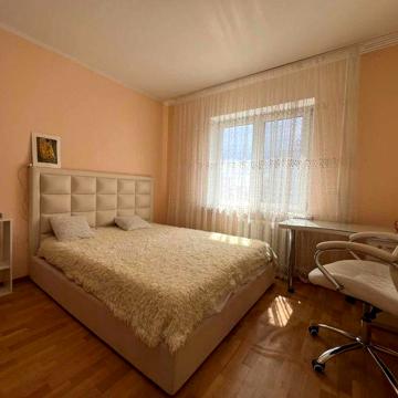 Драгоманова 1-к, трикімнатна квартира. Вже вільна