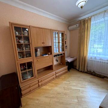 Метро Кловська, Мечникова, 10/2, закритий двір з парковкою
