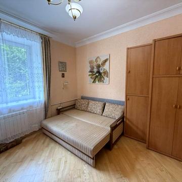 Метро Кловська, Мечникова, 10/2, закритий двір з парковкою