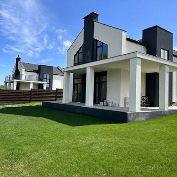 Продаж будинку на 10 сотках з виходом до озера. 170 тис. $