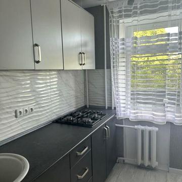Продам 2 комнатную киевский район 10 школы