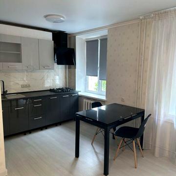 Продам 2 комнатную квартиру Гагарина 3 этаж