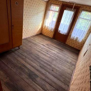Булинок, хата з подвірʼям ,річкою,гаражем, терасою