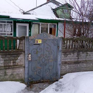 Продам дом в Конотопе с удобствами на все вопросы отвечу по телефону