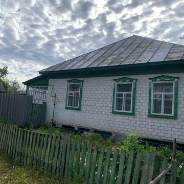 Продам будинок деревяний обкладений цеглою.