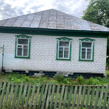 Продам будинок деревяний обкладений цеглою.