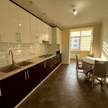 Продаж 2-кімнатної квартири з ремонтом,комора в подарунок