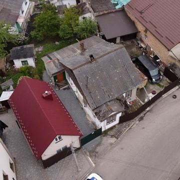 Будинок з земельною ділянкою в центрі міста