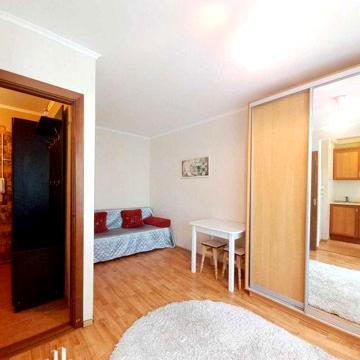Вереснева 17, м Вирлиця, продаж затишної 1к квартири, 2й поверх, Газ!