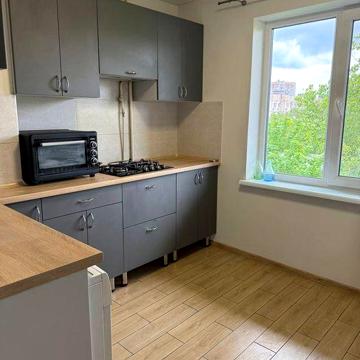 Продам 1 комнатную квартиру, на Академика Королева 22