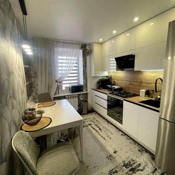 Продам 3 к квартиру в центрі ( район 5/5)
