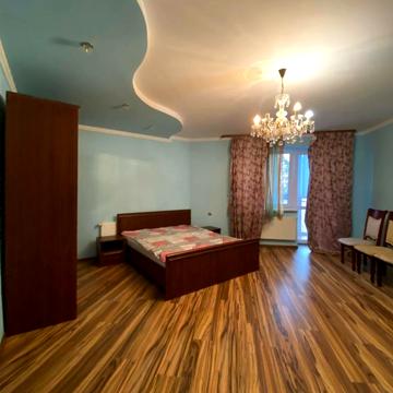 Джорджа Вашингтона вул. (), 4