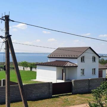Продажа дома у реки (1 линия )