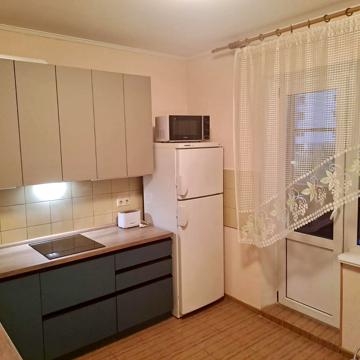Драгоманова вул., 8-Б