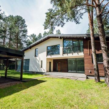 Продаж котеджу з новим ремонтом в км GoodLife Park