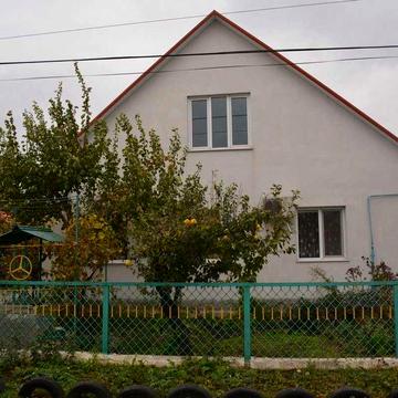 Продам капітальний будинок  у центрі села Молодіжне