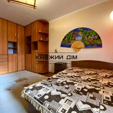 Михайла Гришка вул., 8