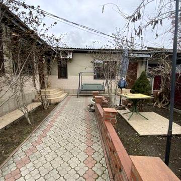 Продаю  4к будинок в Центрі