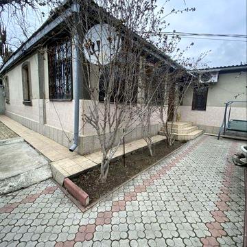 Продаю  4к будинок в Центрі
