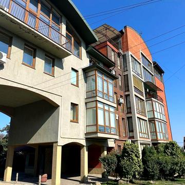 квартира в двох рівнях в центрі міста.