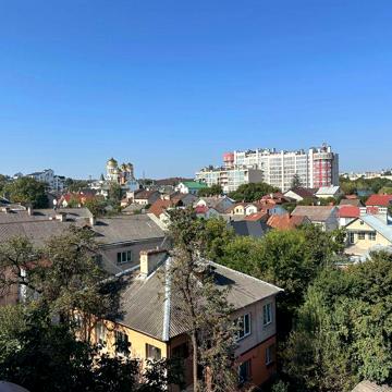 квартира в двох рівнях в центрі міста.