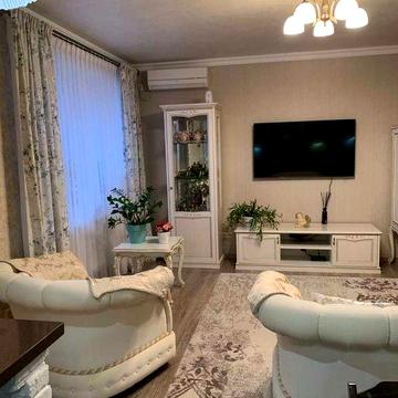 Центр міста. Цегляна новобудова. Прождаж просторої квартири.