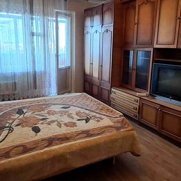 Хорольська вул., 5