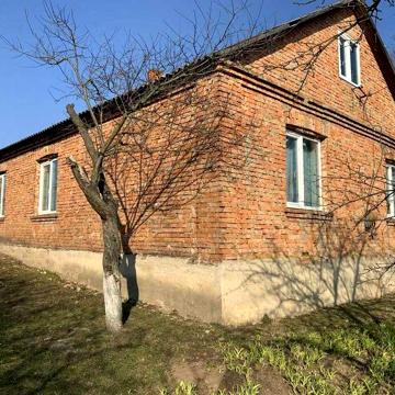 р Продам добротний будинок біля Рівного 5 кімнат, 50 соток, асфальт