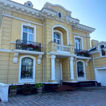 без комісії АН !Шикарний будинок на Печерську