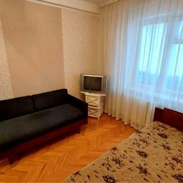 Продажа 2кв. 46 м Русановка Ул. Энтузиастов 31. Метро 15 минут ходьбы